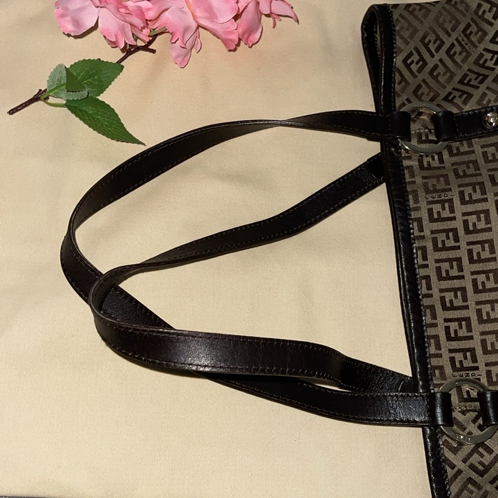 Preloved Fendi should bag great condition has some light scuffs on one corner.. - Picture 9 of 17